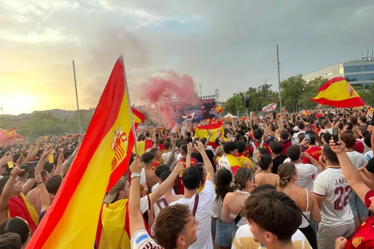 In Castelldefels, a tourist town south of Barcelona, fans from both nationalities enjoyed the match thanks to the presence of a sizeable Argentinian emigre community.
